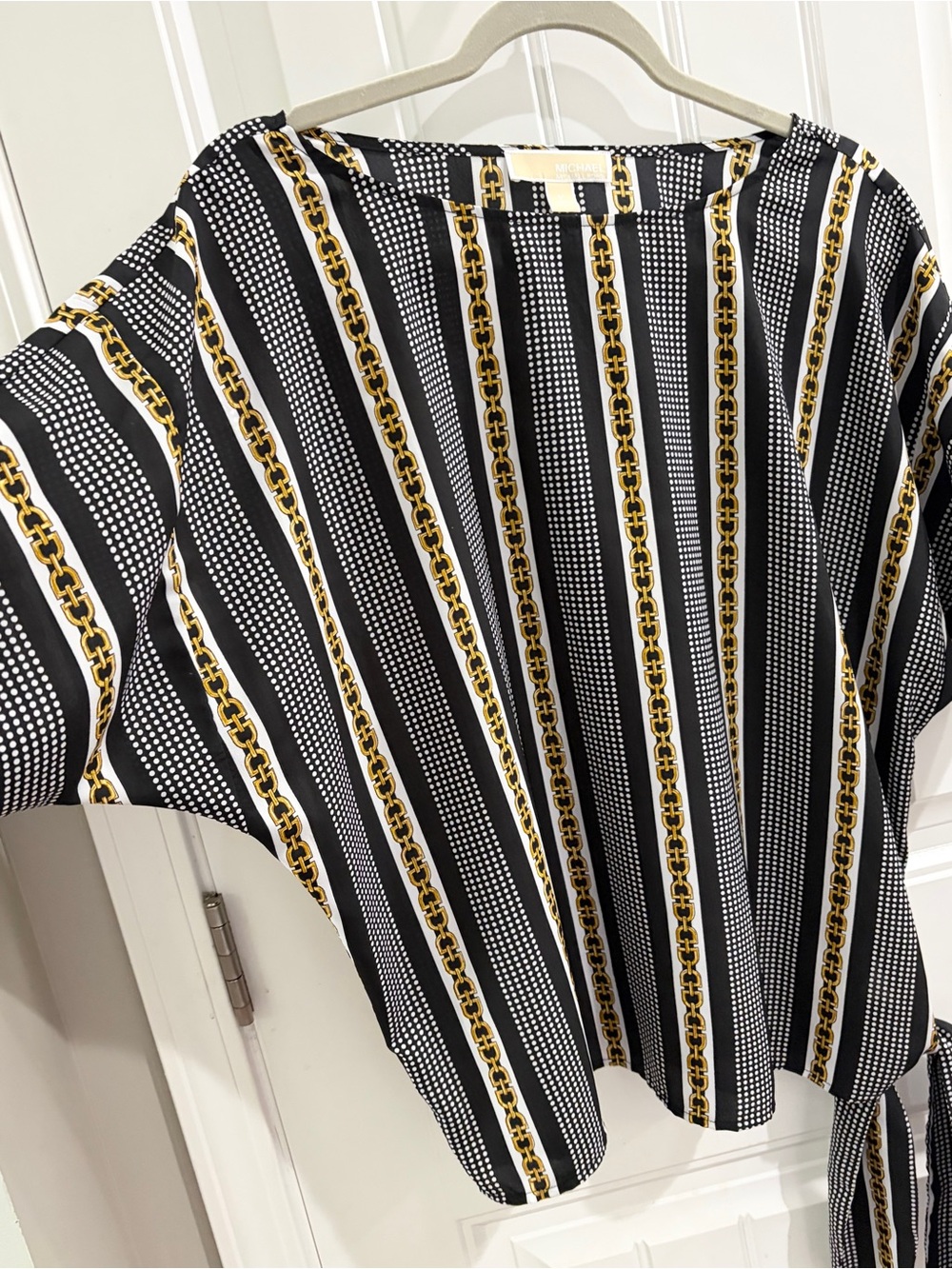Michael Kors Black, White & Gold Chain-Print Top w Side Tie Detail, M! EUC - Picture 4 of 7